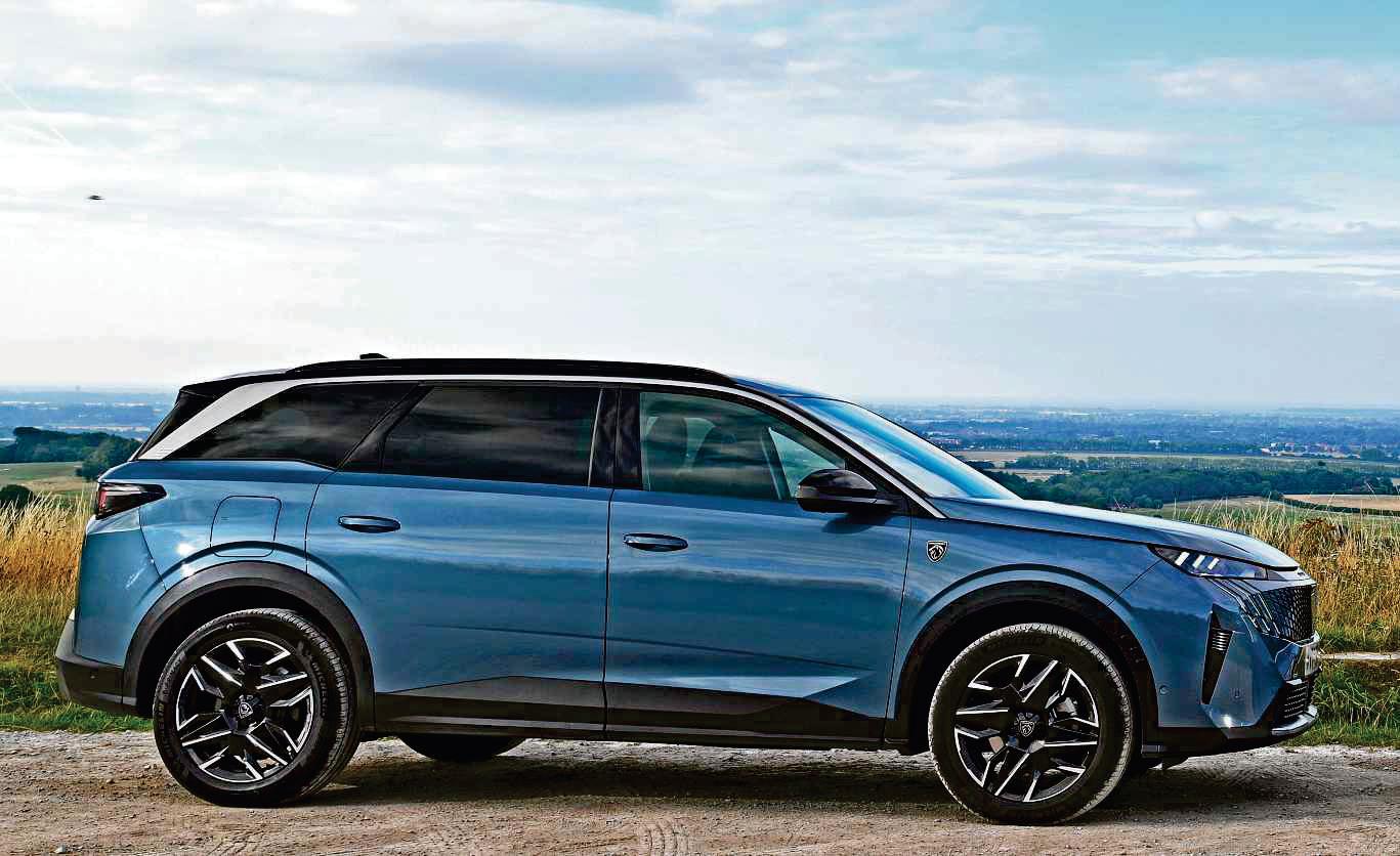 PEUGEOT 5008 vs KIA SORENTO
